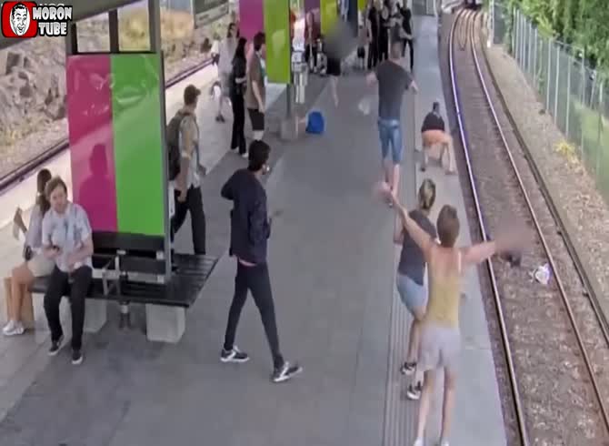 Video :Because he is Black, she shoves a man into the subway rails